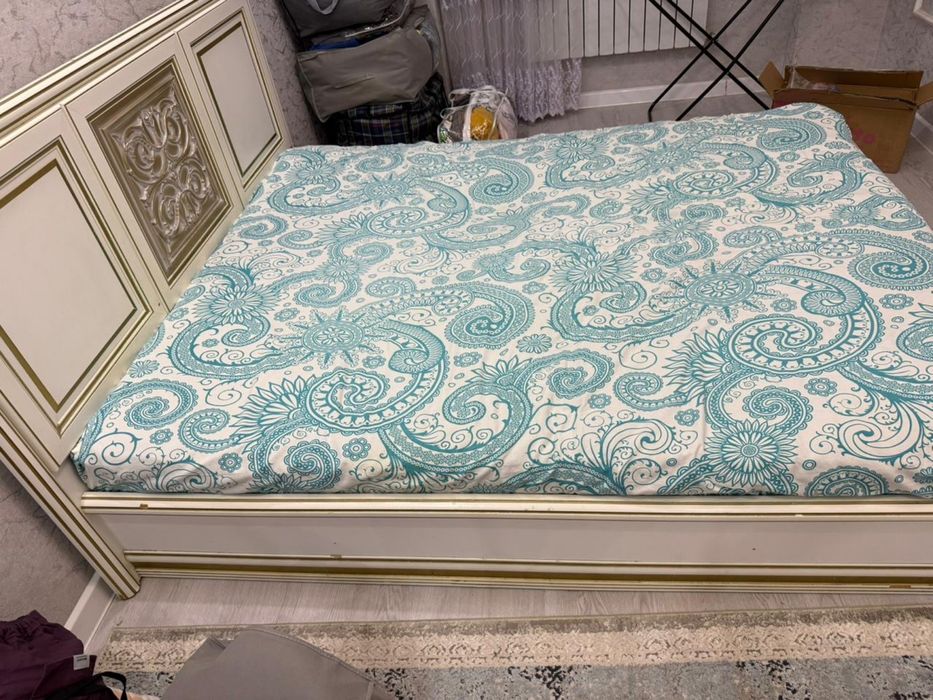 Спальный кровать