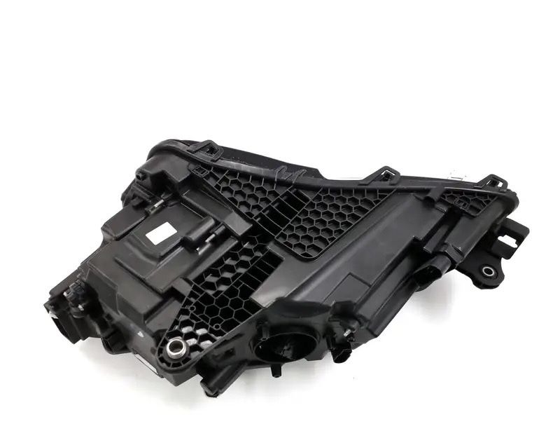 Skoda Superb фар десен