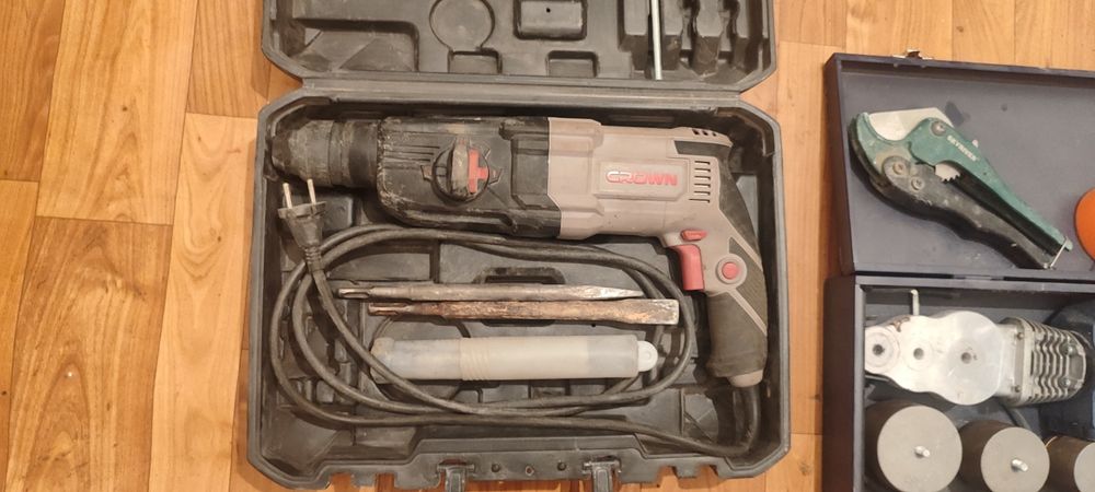 Утюг для пайки труб и перфоратор