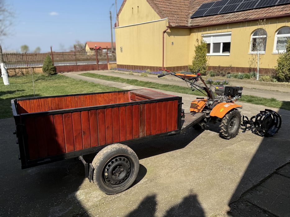 Motocultor nou, cu doar 3 ore de funcționare remorcă și alte accesorii