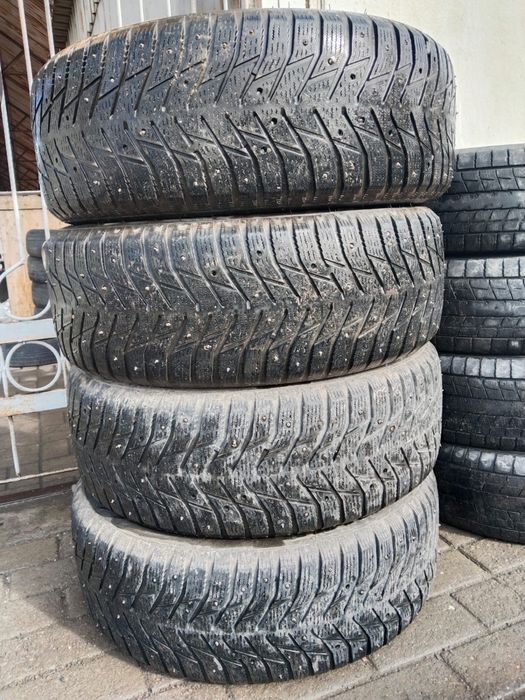 Продам зимние шипованые шины