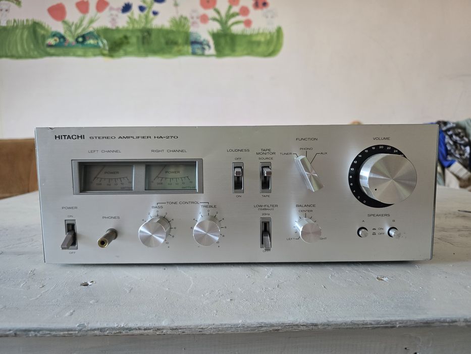 Hitachi HA-270 усилитель