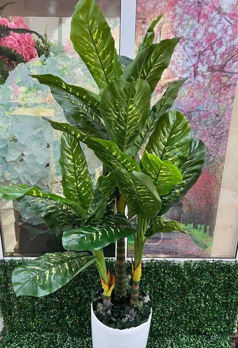 Продаю искусственные цветы и коврики