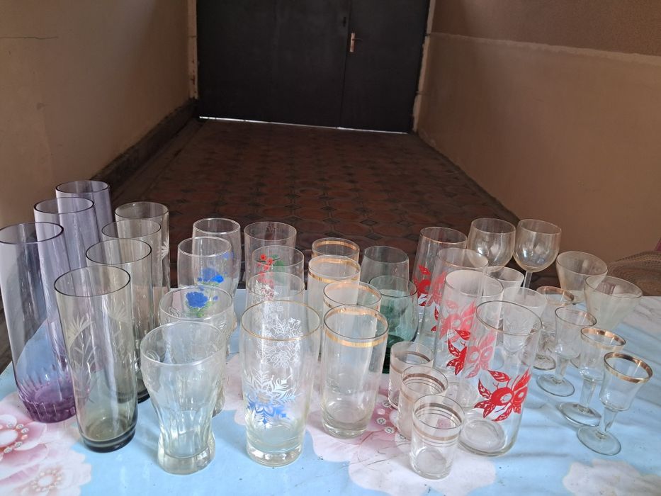 Продаются вазы для цветов стекло стаканы