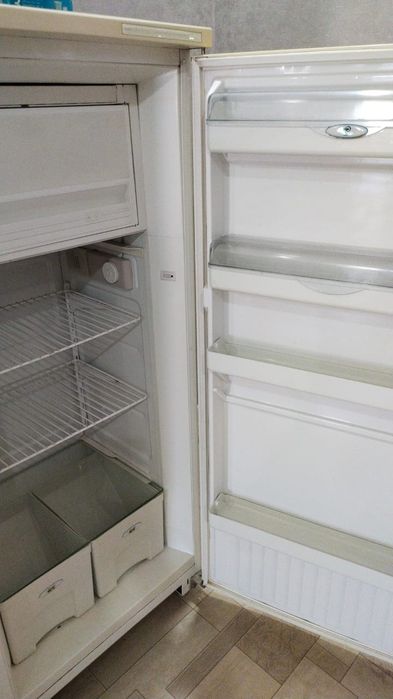 Продам кровать и холодильник
