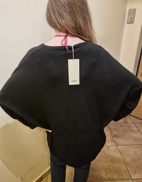 Bluza pulover neagra cu flori argintii