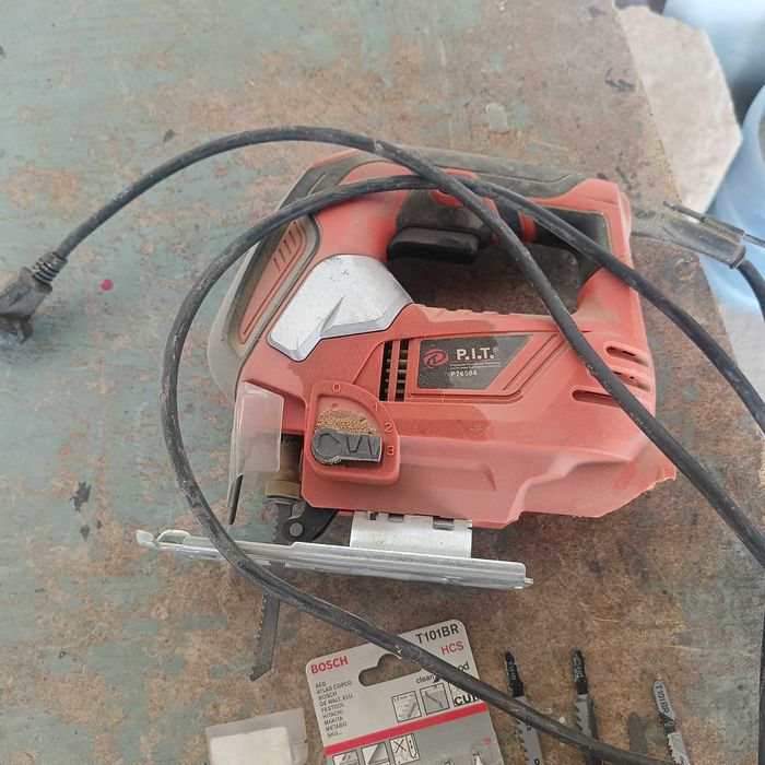 Электролобзик с пилками