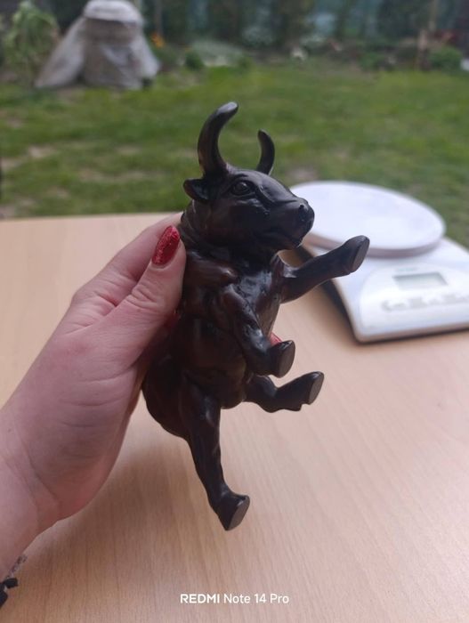 Статуетка на Бик