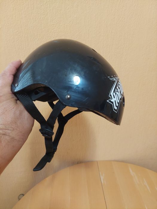 Тинейджерска каска