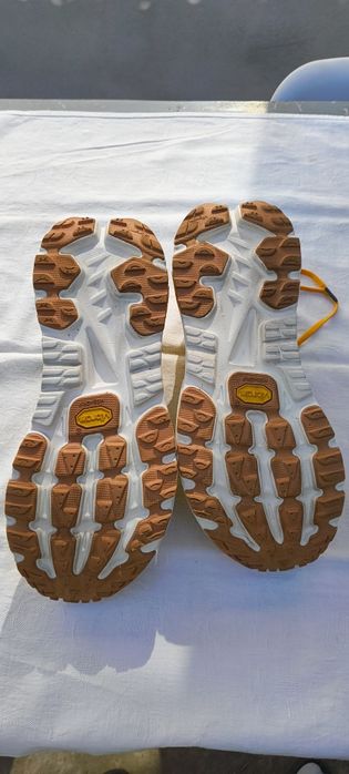 Vând pantofi sport HOKA MAFATEX