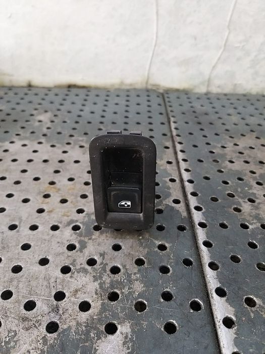 Buton geam electric dreapta fata vw touran 3 5ta868247