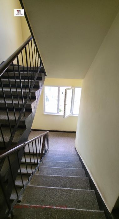 Отдава се 2-ст апартамент под наем в жк. Изток, гр.Перник