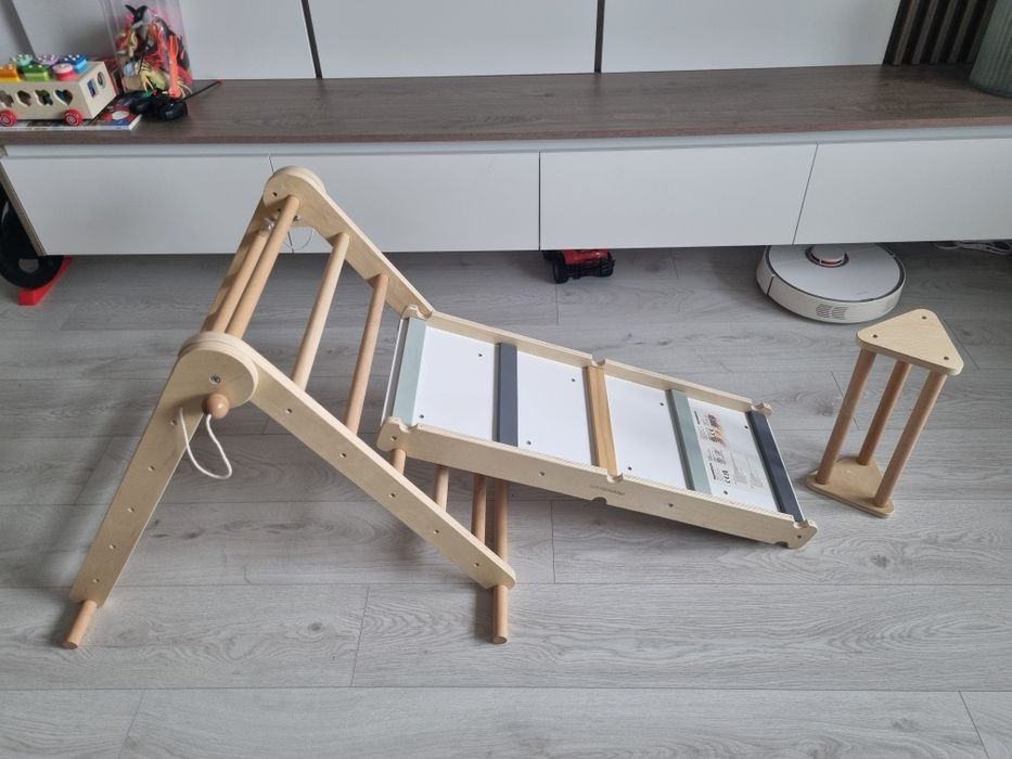 Loc de joaca pentru copii, din lemn