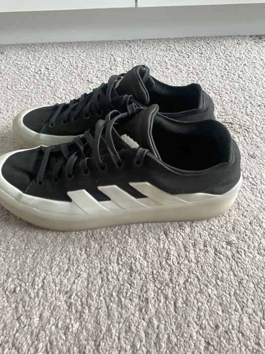 Adidasi adidas marimea 43