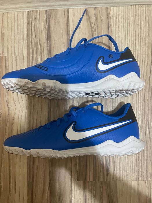 Футболни обувки…