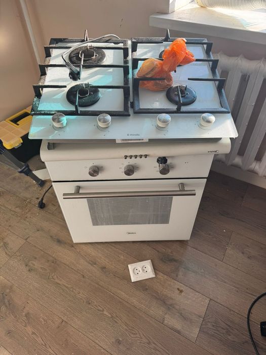 Газовая плита с вытешкой