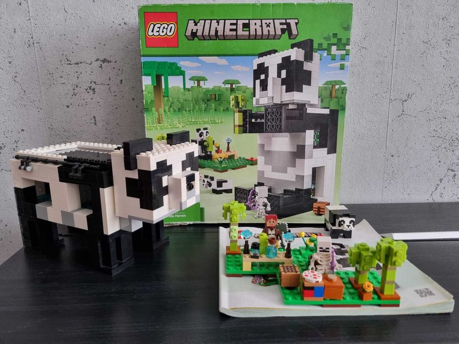 LEGO Minecraft 21245 - The Panda Haven