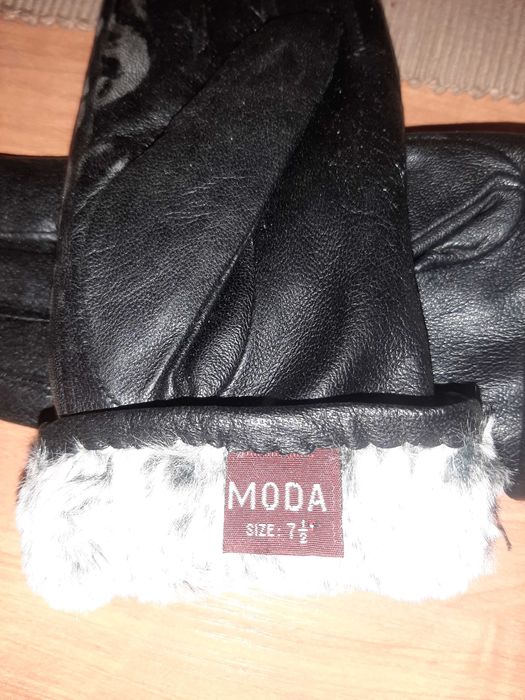 Женские кожаные перчатки, три пары.