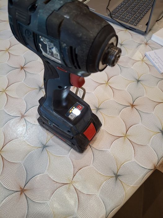 Винтоверт  ударен BOSCH GDR 18V-200C