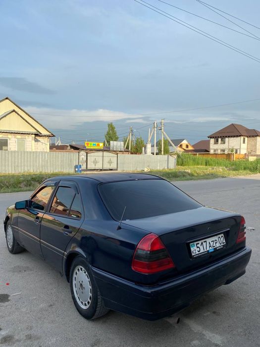 Продам машину мерседес 180