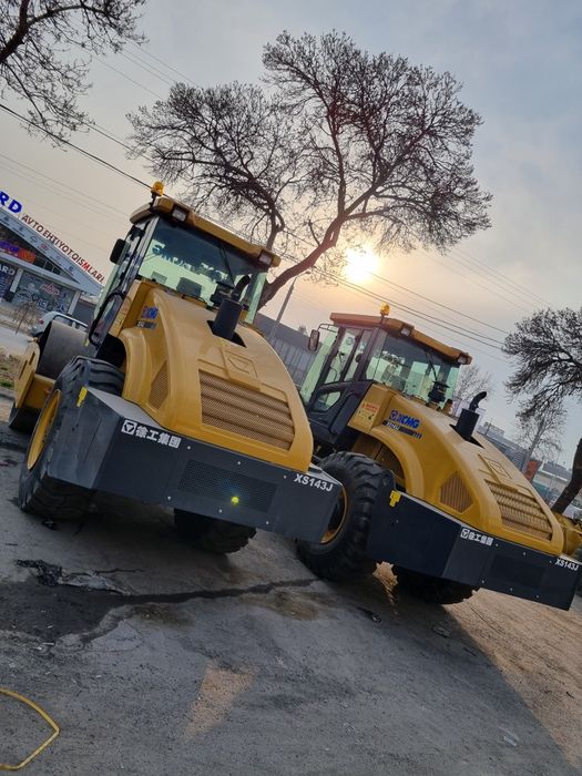 Каток выброционный одновальцовый