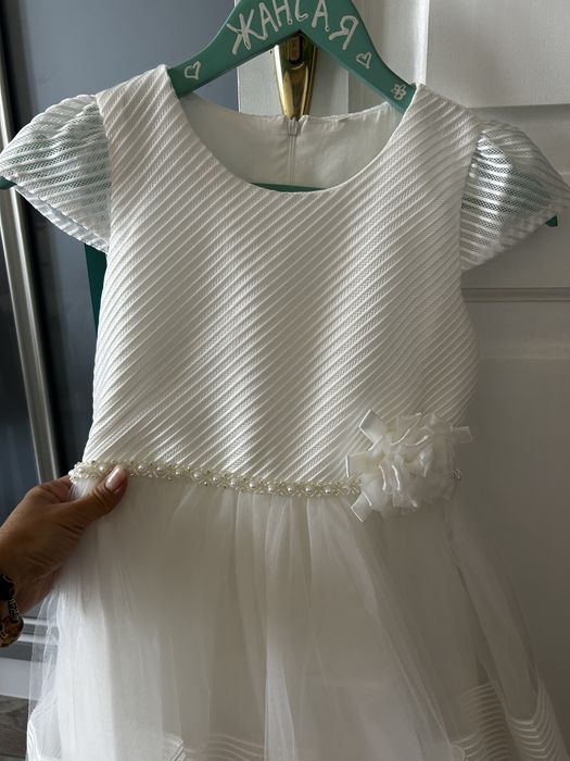 Платье рост 134-140см новое 15 тыс