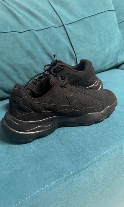 Adidași Asos negri,matimea  42, preț 85 lei