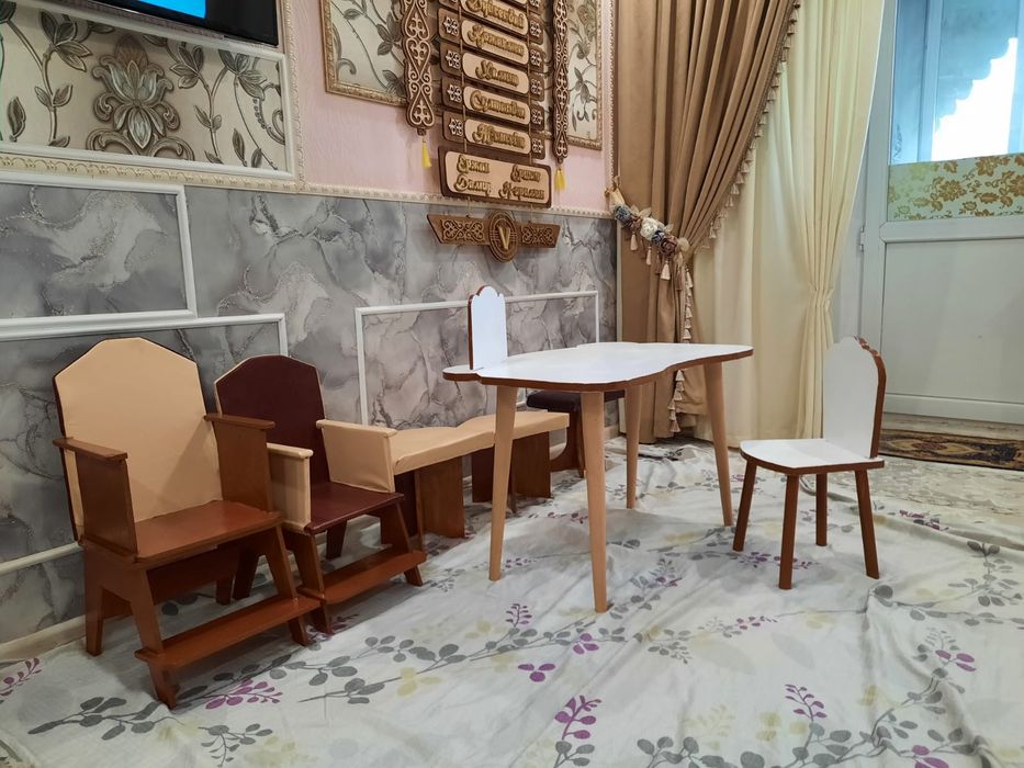 Детский стол и стульчик ручная работа