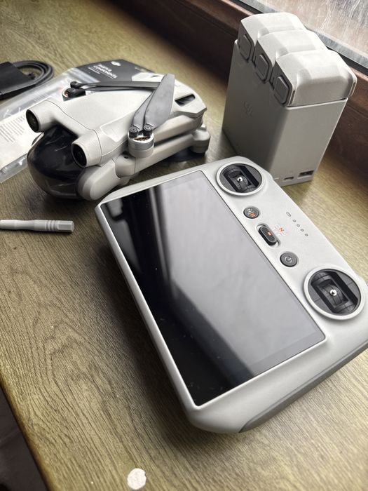 DJI mini 3 pro + DJI RC + Fly more kit plus