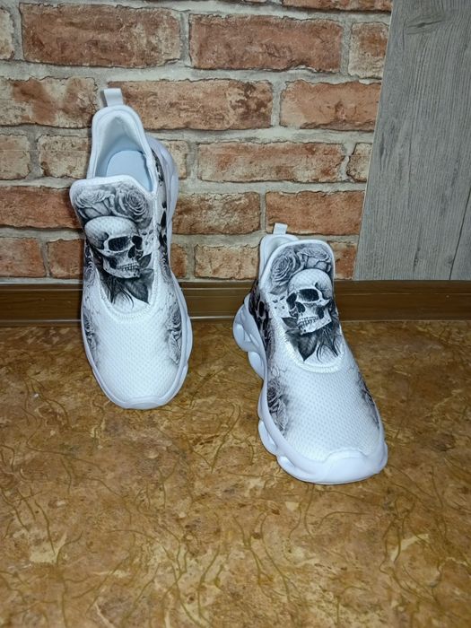 Модные и стильные кроссовки