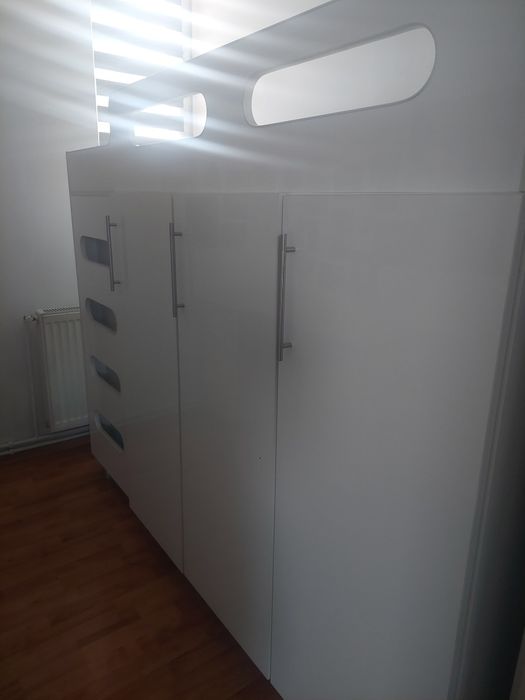 Pat multifuncțional cu dulap integrat