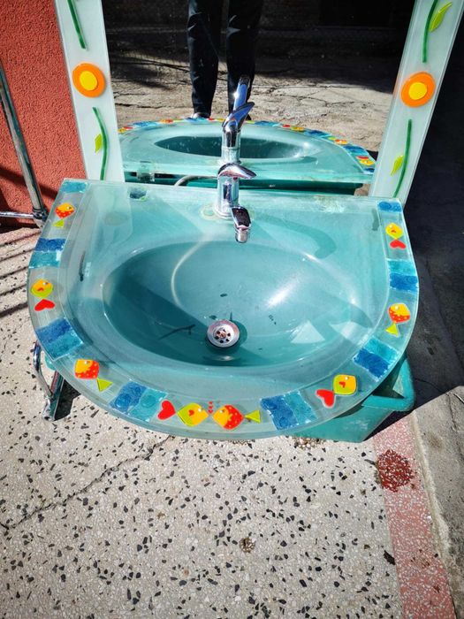 Мивка с огледло за баня