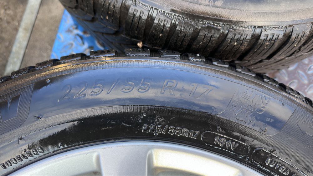 4 бр  17 Джанти с зимни гуми за mazda