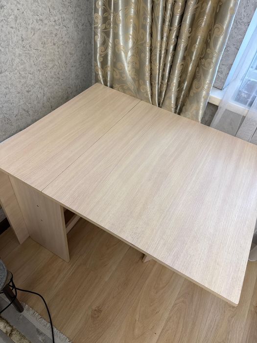 Продается стол-книжка