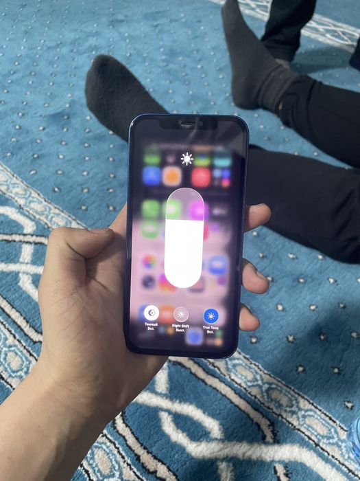 Продам 12 айфон .