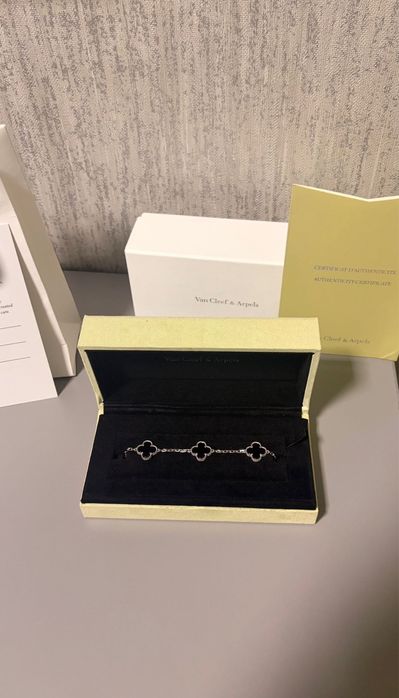 Гривна Van Cleef & Arpels