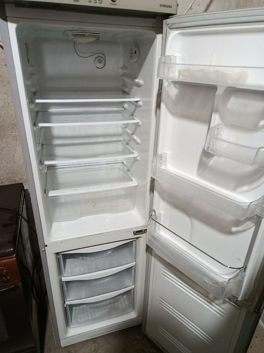 Продается холодильник Самсунг