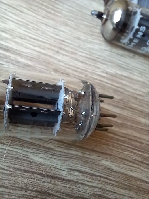 Радио лампи Е82СС Сименс неупотре0явани