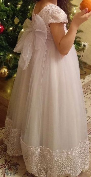 Платье  нарядное для девочек от 5,6 лет до 8,9 лет