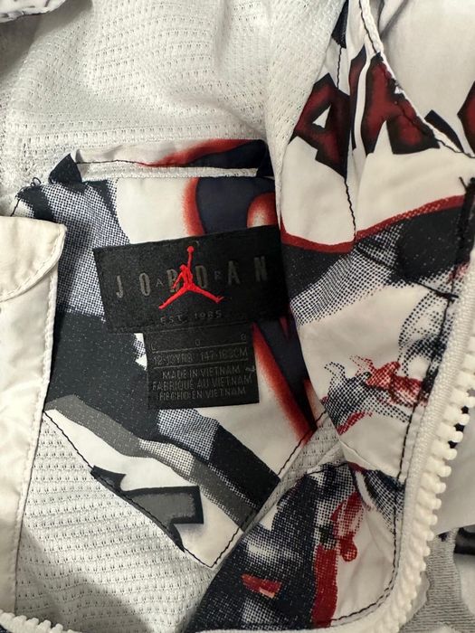 Geaca jordan 12-13 ani