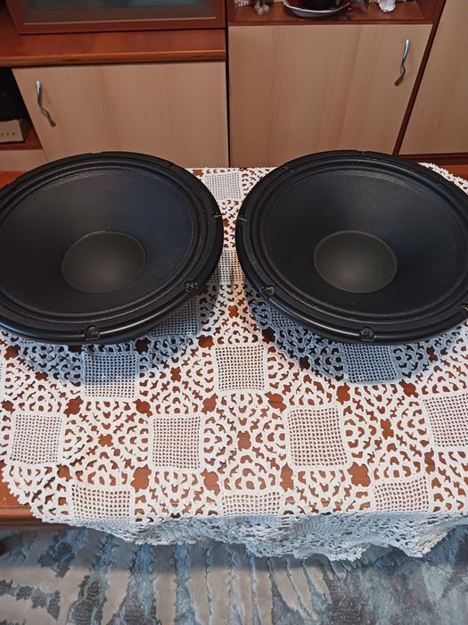 Difuzoare RCF 400 vati 12 toli ca noi și folosesc și în boxe Himax  nu trimit pentru ca sint grele nu risc se dau cu proba