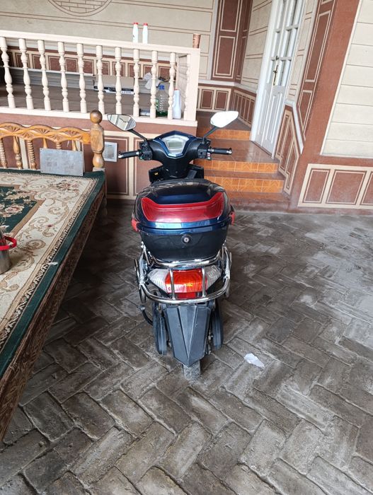 Срочно продам 500 доллар Скутер дугали 75_ 80 км бир заряд бн юради