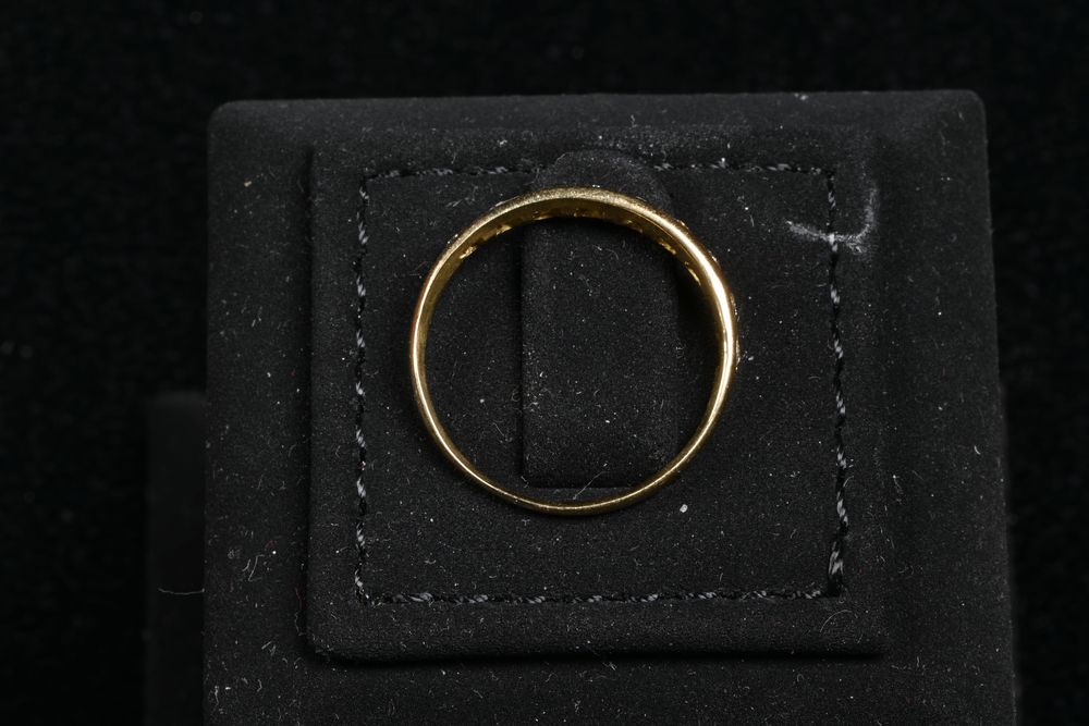 Златен пръстен Халка 18к (750) с 9 диаманта, 0.18кт Размер 55