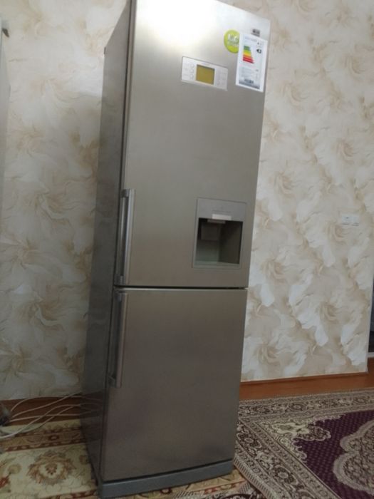 Срочна сатлады оргинал холодильник LG..
