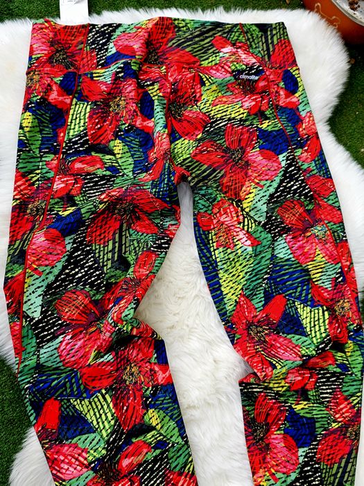 Adidas оригинален дамски клин Л размер нов