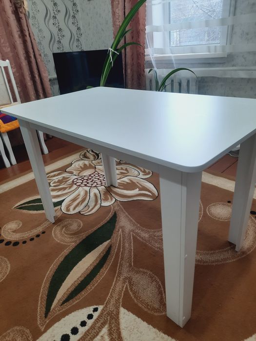 Стол в отличном состоянии