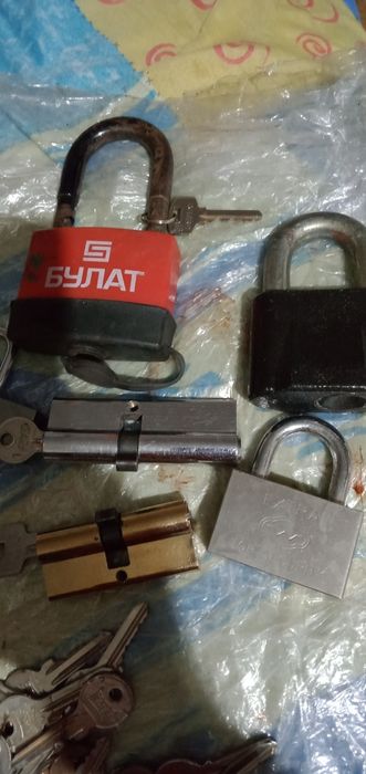 Ключи от дверных замков  б/у