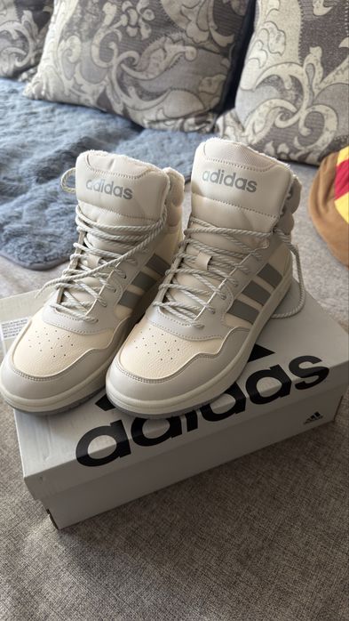 Кроссовки Adidas, оригинальные, новые