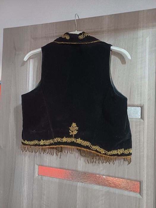 Vesta costum popular