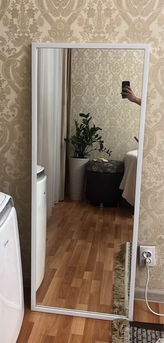 Прдается зеркало настенное/напольное
